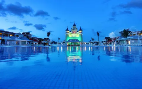 Hotel Bahía Príncipe Fantasía Cancún Mexico
